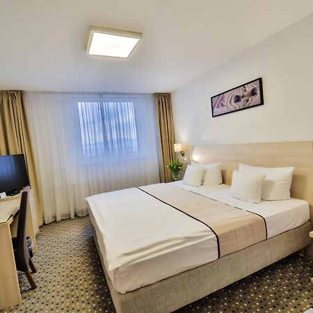 Hotel Metropol Спішська Нова Весь Екстер'єр фото