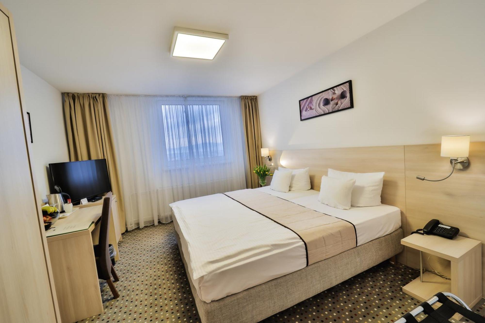 Hotel Metropol Спішська Нова Весь Екстер'єр фото