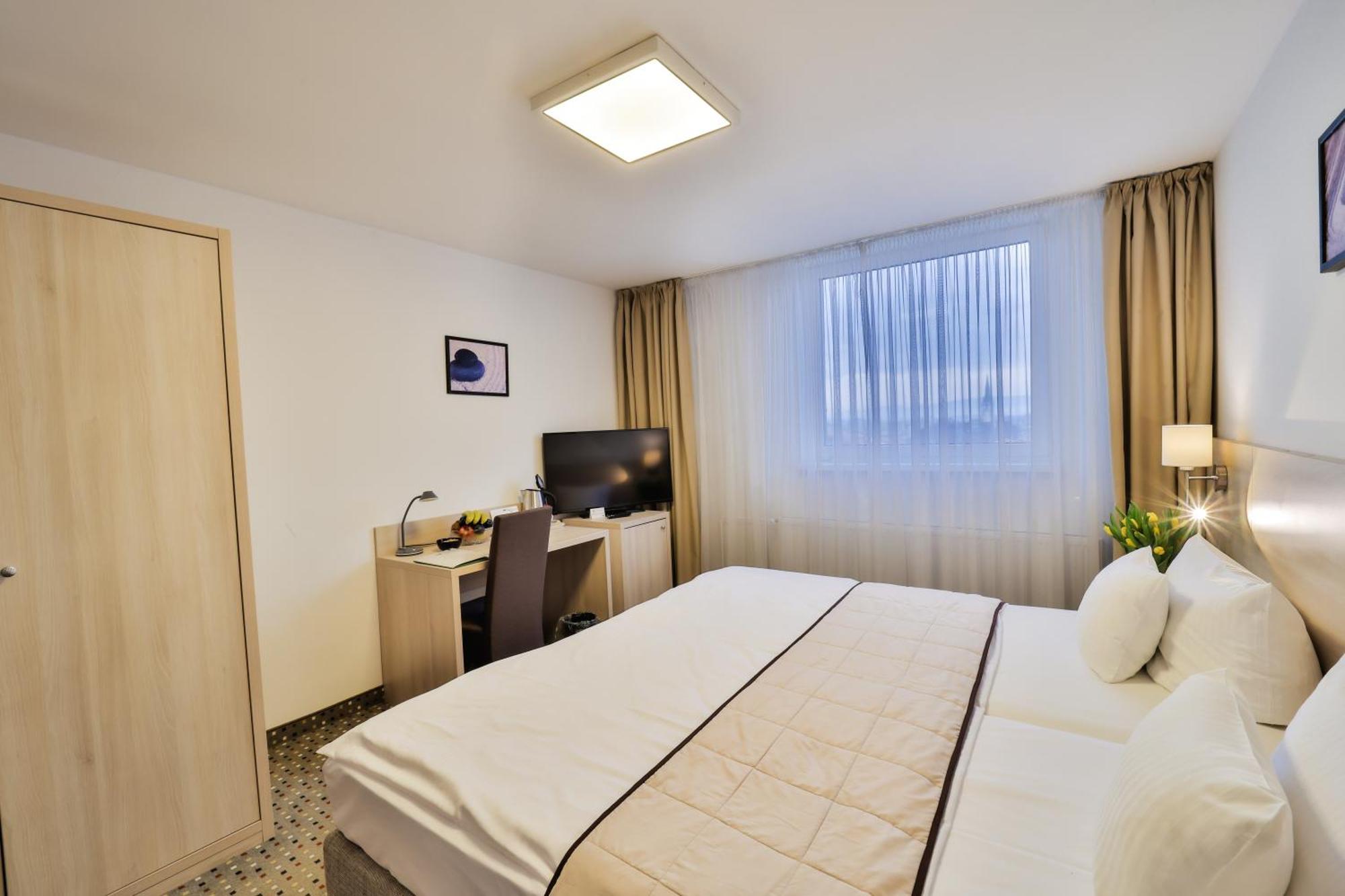 Hotel Metropol Спішська Нова Весь Екстер'єр фото