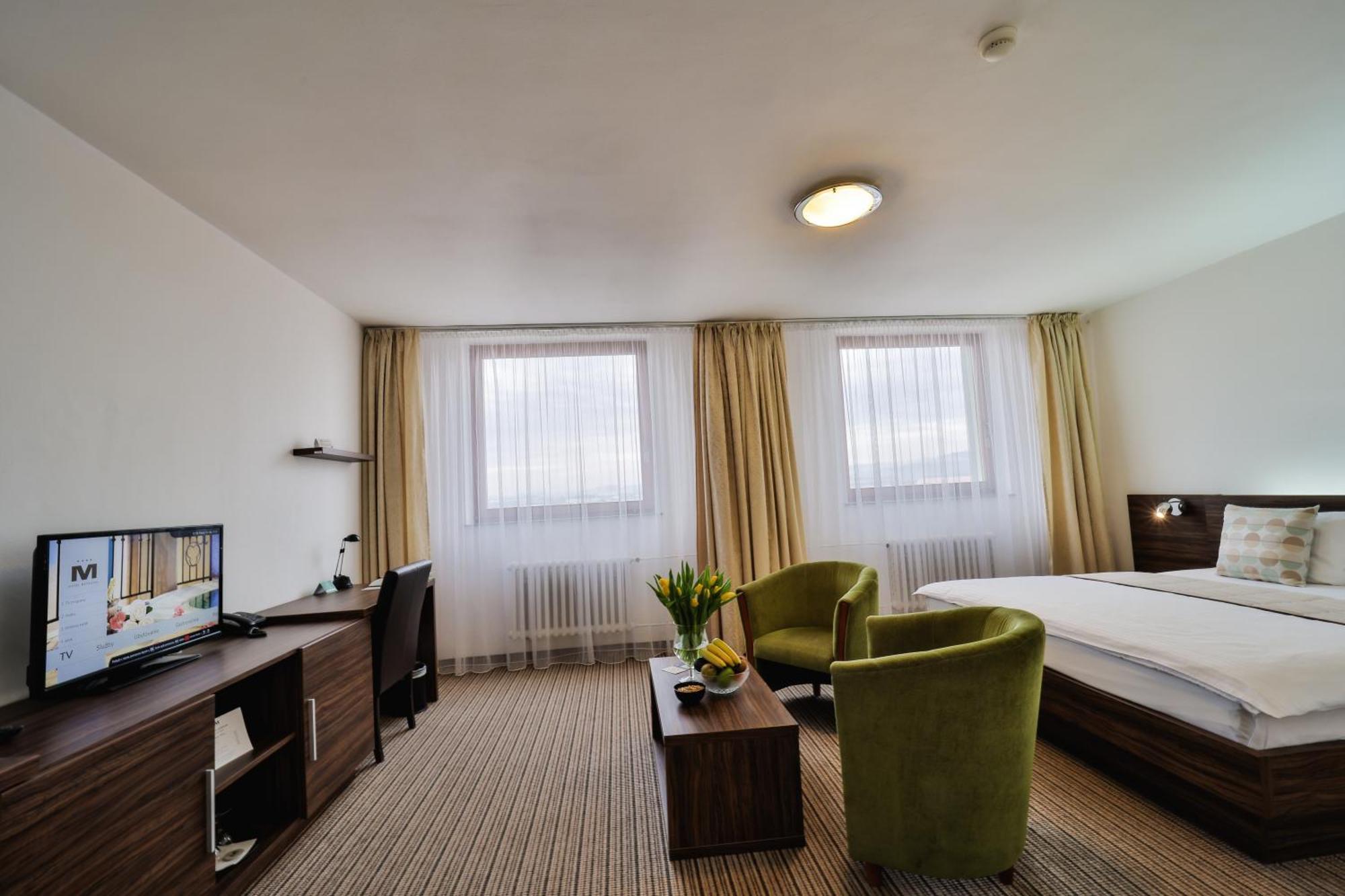 Hotel Metropol Спішська Нова Весь Екстер'єр фото
