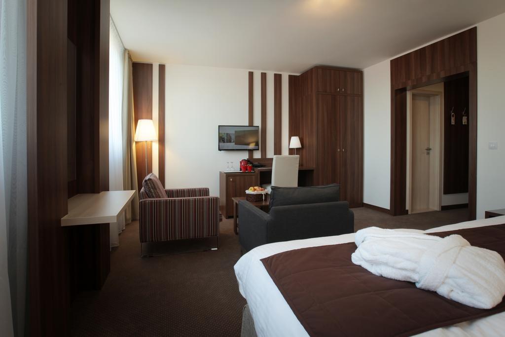 Hotel Metropol Спішська Нова Весь Номер фото