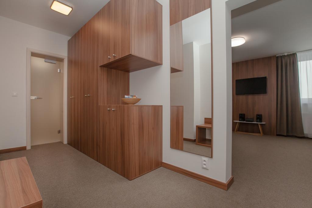 Hotel Metropol Спішська Нова Весь Екстер'єр фото