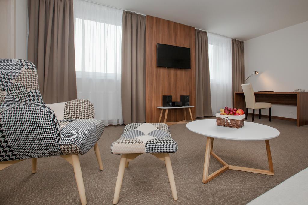 Hotel Metropol Спішська Нова Весь Екстер'єр фото