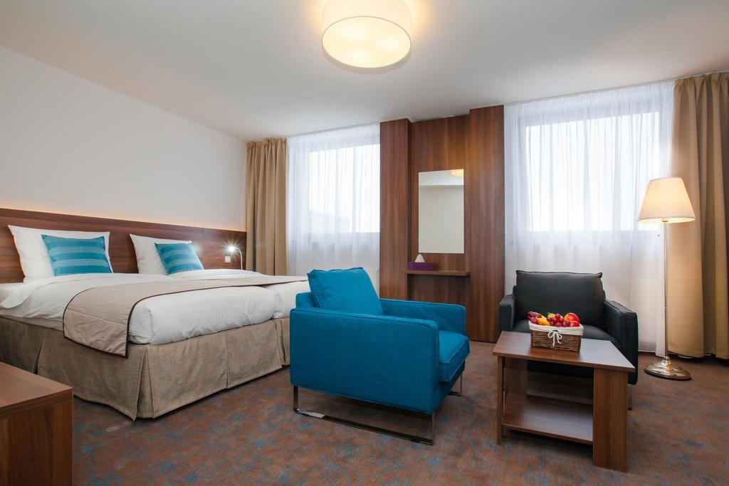 Hotel Metropol Спішська Нова Весь Екстер'єр фото
