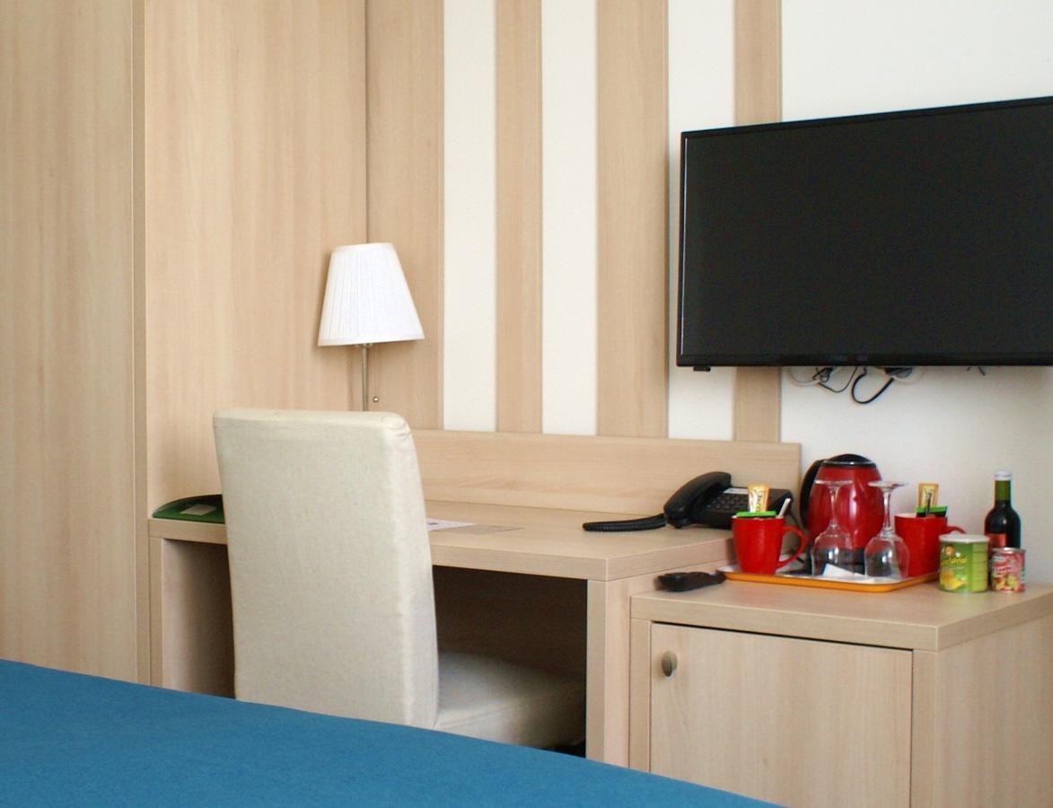Hotel Metropol Спішська Нова Весь Екстер'єр фото